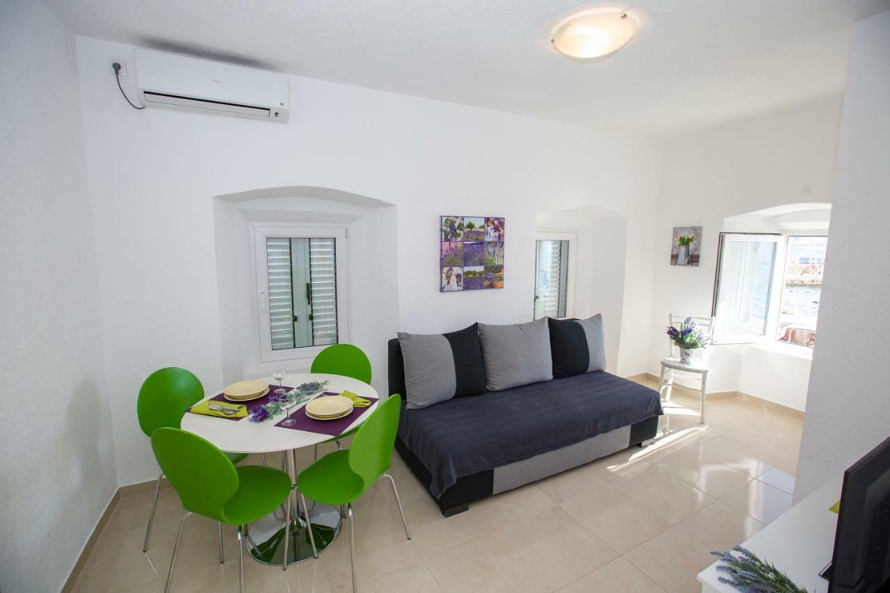 Apartmani Cindric Karlobag Exterior foto