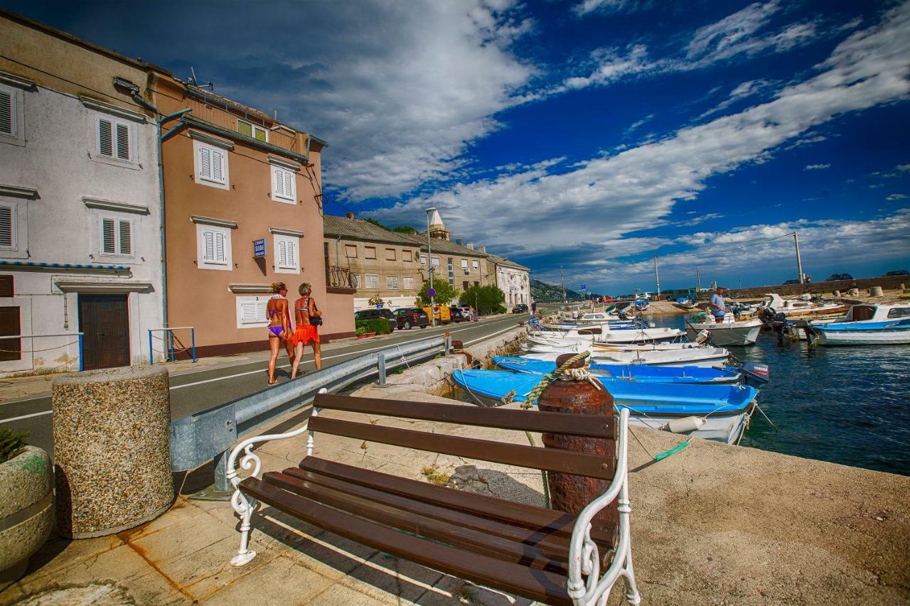 Apartmani Cindric Karlobag Exterior foto